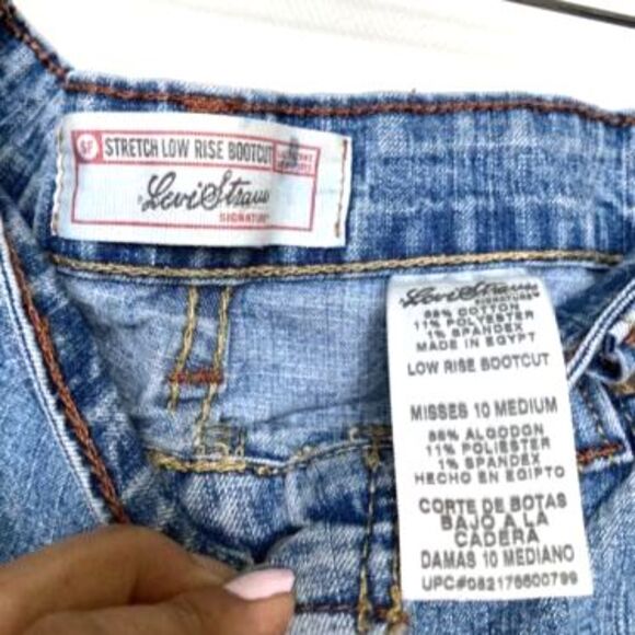 Levis Signature Women's Low Rise Bootcut Distress Denim Jeans 10 Vintage Blue - Picture 12 of 12